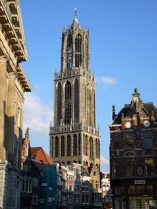 450px-Domtoren_vanaf_de_Stadhuisbrug